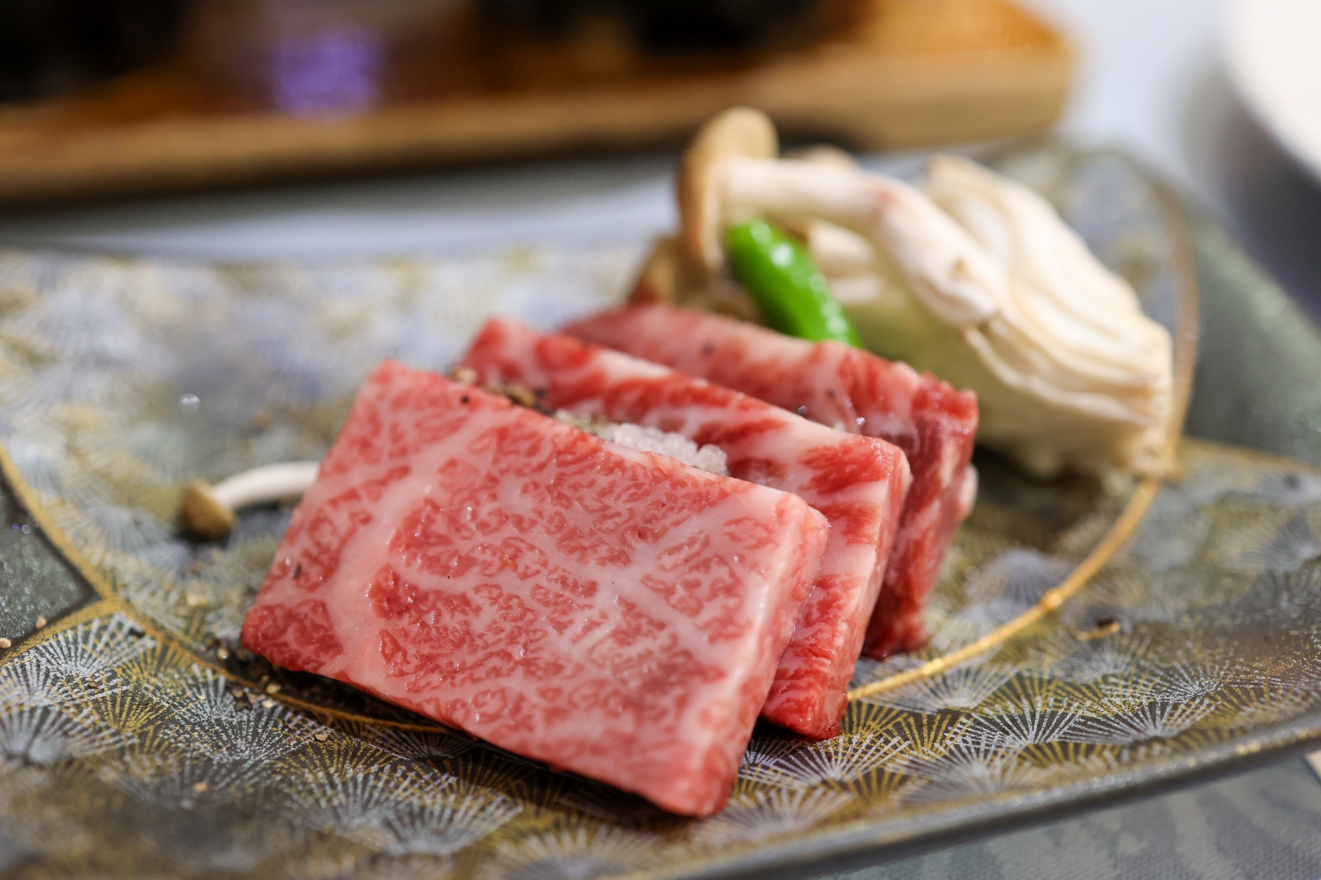 阿蘇の草原で育ったあか牛の料理