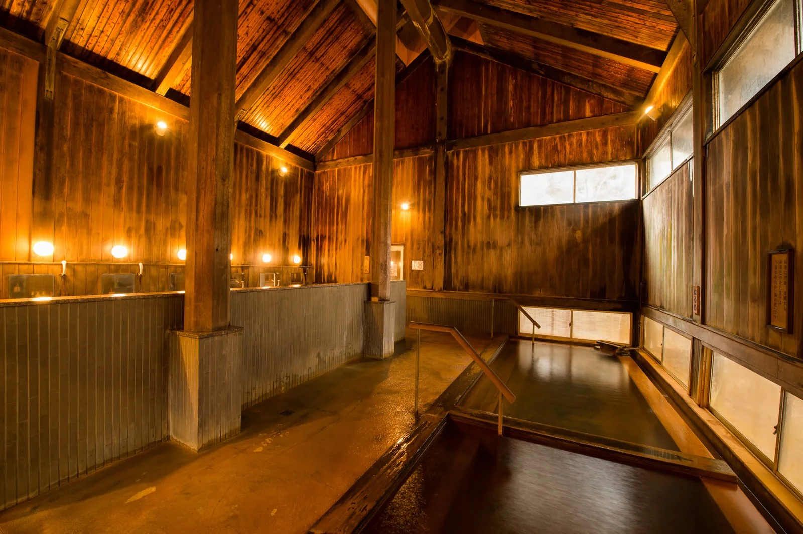 檜を使った洗い場